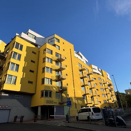 Апартаменты Rezidence Jeseniova Прага Экстерьер фото